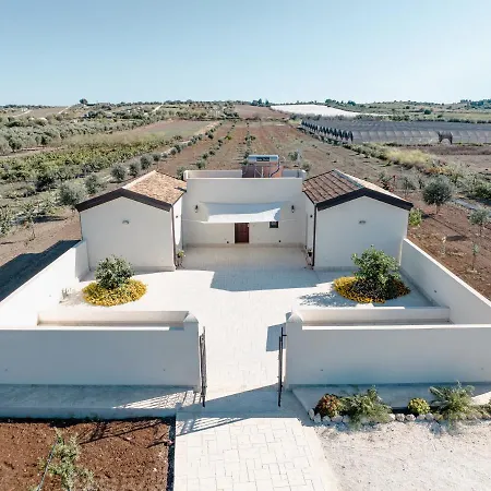 Baglio Il Gelso E L'ulivo Il Carrubo 레이타니